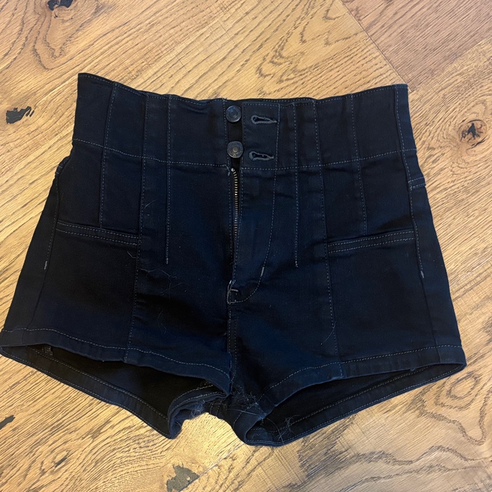 Adorable Free People High-Waisted Black Denim Shorts